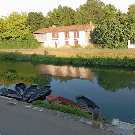 Appartement Au Bord De L'Eau Coulon Extérieur photo