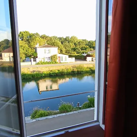 Appartement Au Bord De L'Eau Coulon Extérieur photo